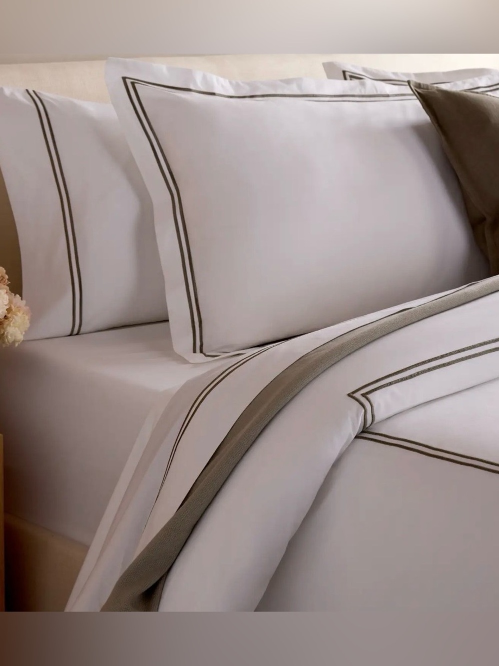 NWT Quince Organic Crisp Percale Duvet Cover Set, King/Cal (Dusty Olive/White)